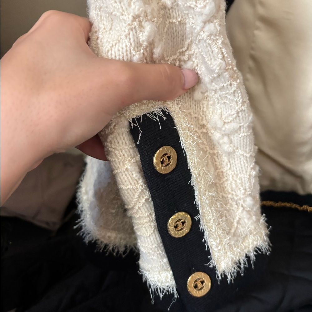Chanel Women's Textured Cream and Black Blazer - Picture 6 of 11